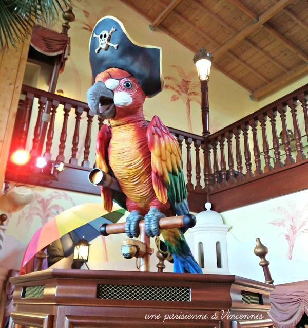 perroquet-hotel-des-pirates
