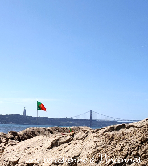 plage lisbonne pont 25 avril 
