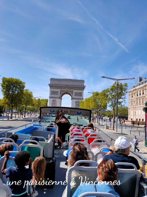 arc de triomphe bus 
