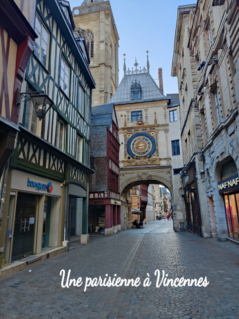 gros horloge jour 
rouen 